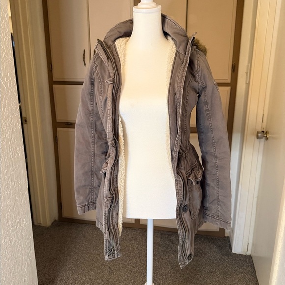Abercrombie Kids Green Puffer Jacket with Hood and Relaxed Fit - Picture 1 of 11
